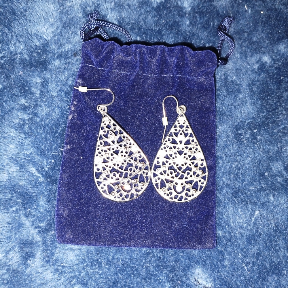 Elegant Silver Filigree Teardrop Earrings